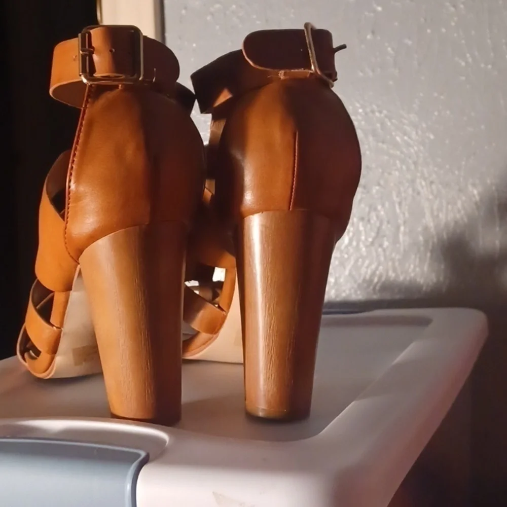 9 CHARLOTTE RUSSE HEELS